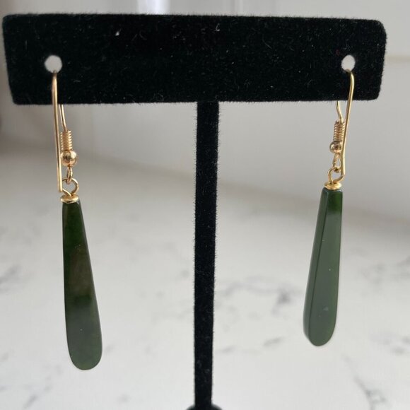 Vintage Dangle Jade Earrings w Gold Tone Shepard Hooks Sz OS - no markings - Picture 4 of 7